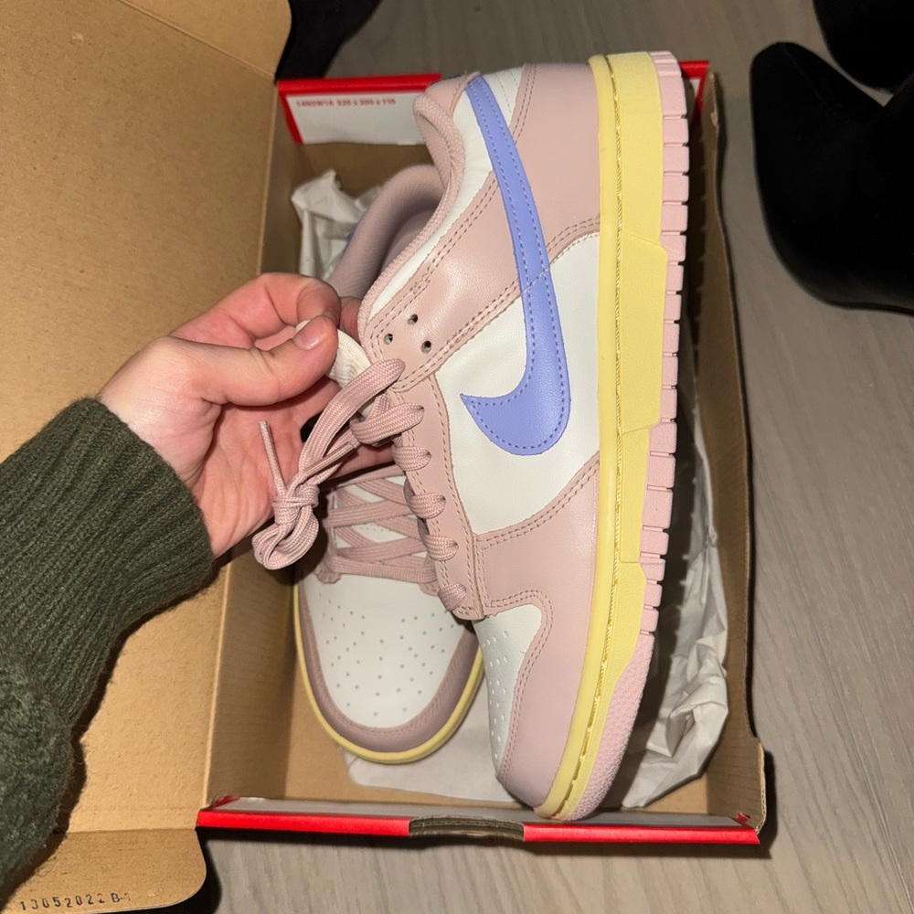 Stylish Sneakers with Blue Swoosh nike